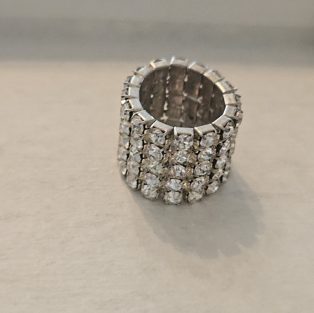 Streachy Crystal Ring